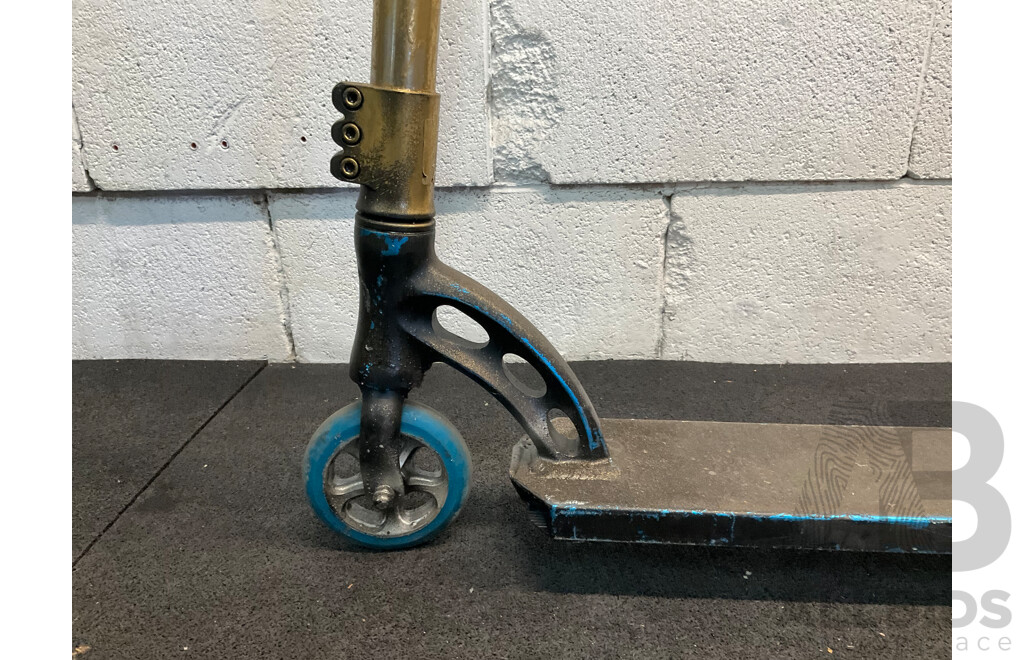 MADD GEAR (MGP) Origin Team Stunt Scooter