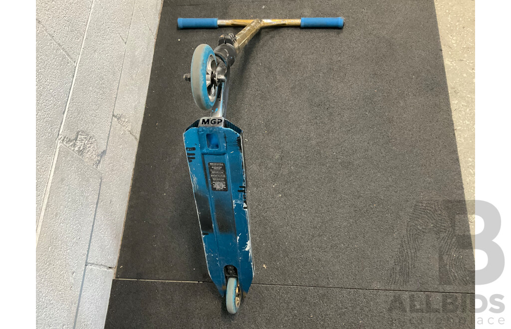 MADD GEAR (MGP) Origin Team Stunt Scooter