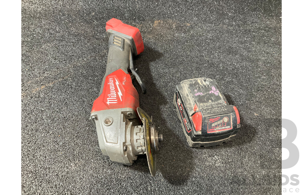 MILWAUKEE M18 Fuel Angle Grinder (FAG125YPD) with 5.0ah Battery