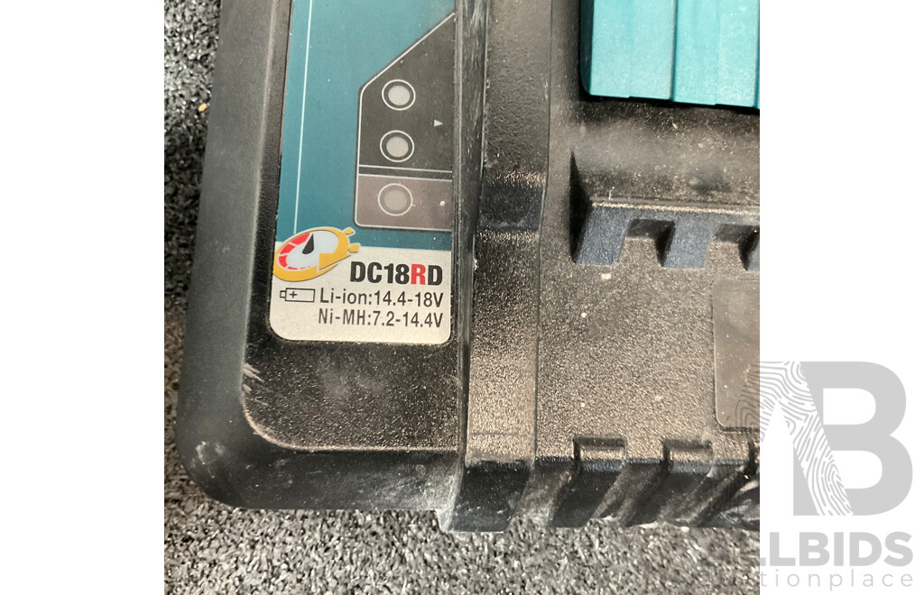 MAKITA 18V Dual Rapid Charger(DC18RD) with Items