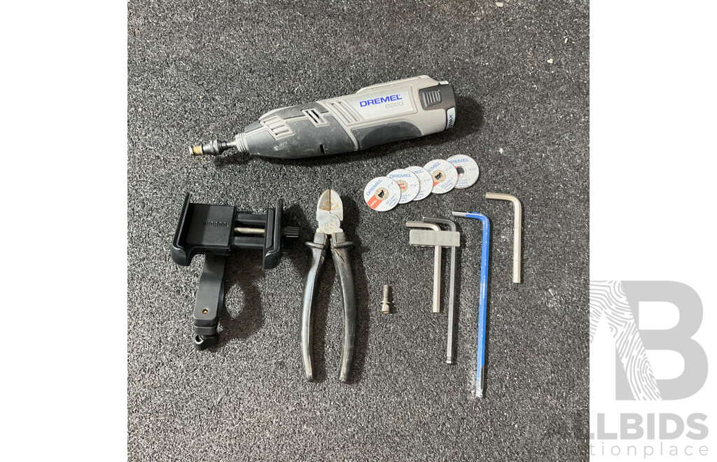 RIDGE  RYDER 40 Amp DC-DC Battery Charger (Solar Capable), DREMEL 8220 Rotary Tool Including Items