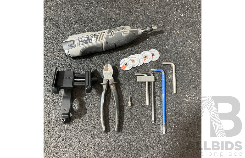 RIDGE  RYDER 40 Amp DC-DC Battery Charger (Solar Capable), DREMEL 8220 Rotary Tool Including Items