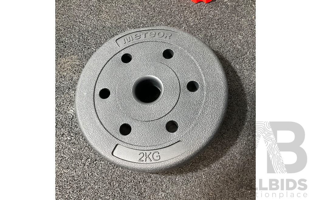 Meteor Weight Plate Including 4 X Spin Lock Collars (4 X 2kg, 3 X 1.5kg, 4 X 1.25kg)