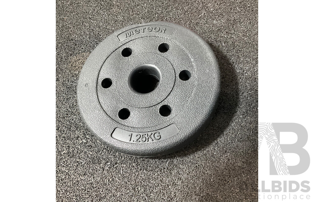 Meteor Weight Plate Including 4 X Spin Lock Collars (4 X 2kg, 3 X 1.5kg, 4 X 1.25kg)