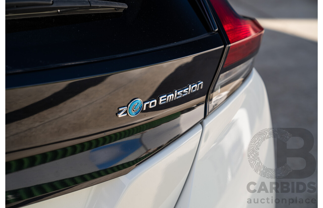 02/2022 Nissan Leaf EV ZE1 MY22 4d Hatchback Arctic White Battery Electric Vehicle 110kw