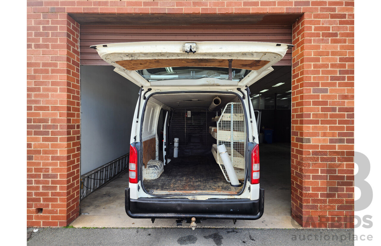 04/2016 Toyota Hiace LWB KDH201R MY15 4d Van White 3.0L