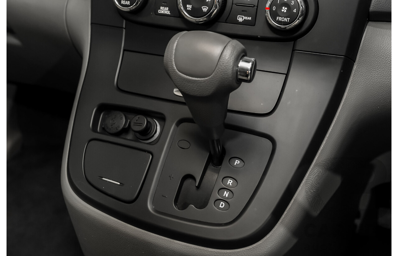 11/2014 Kia Grand Carnival S VQ MY14 Titanium Silver 3.5L - Engineered