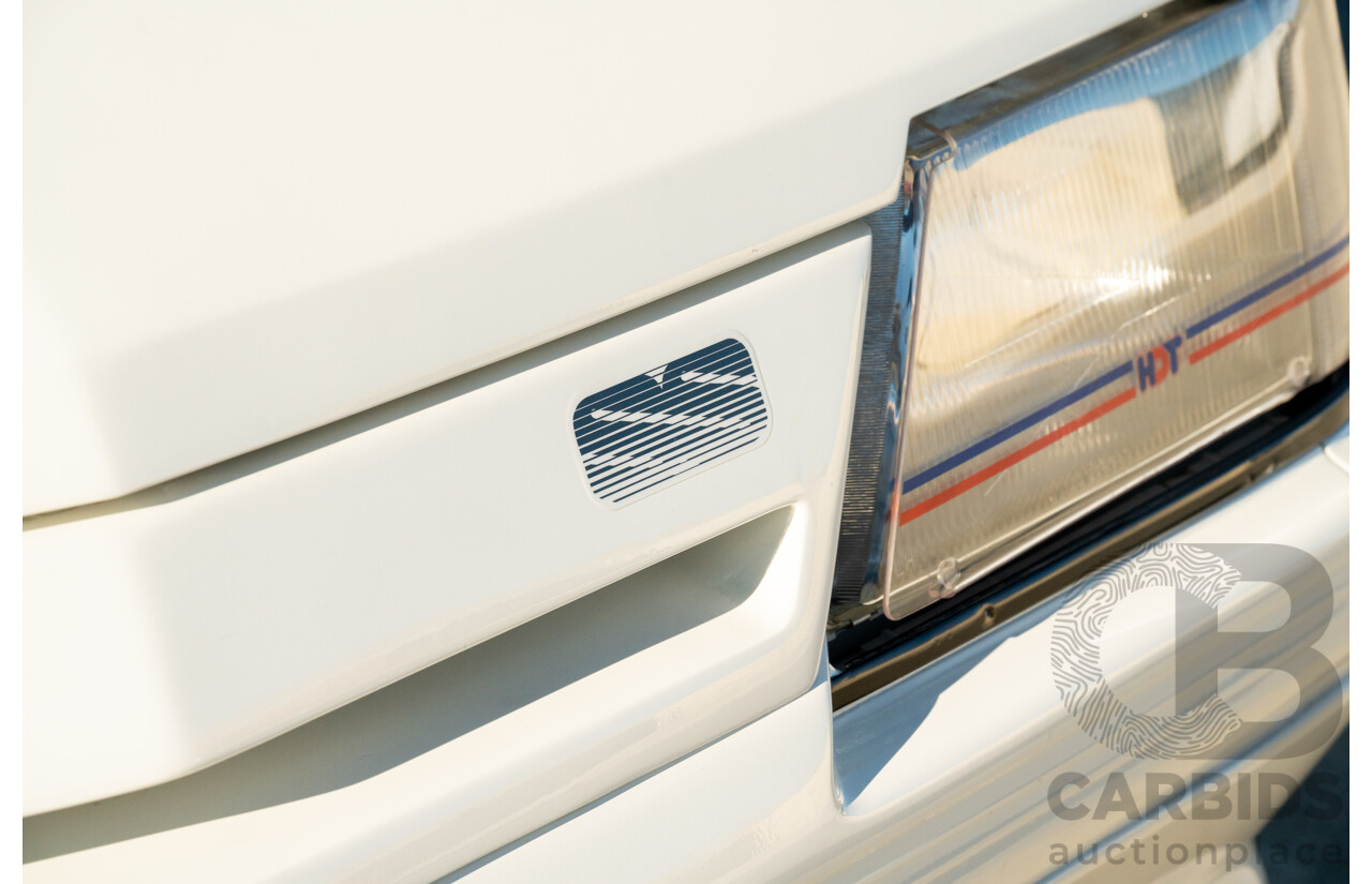 10/1984 Holden VK Commodore SL (134 Package) Groupe 3 Tribute 4d Sedan Alpine White V8 5.0L - Modified