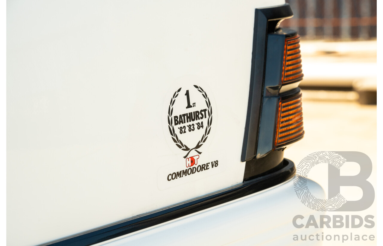 10/1984 Holden VK Commodore SL (134 Package) Groupe 3 Tribute 4d Sedan Alpine White V8 5.0L - Modified