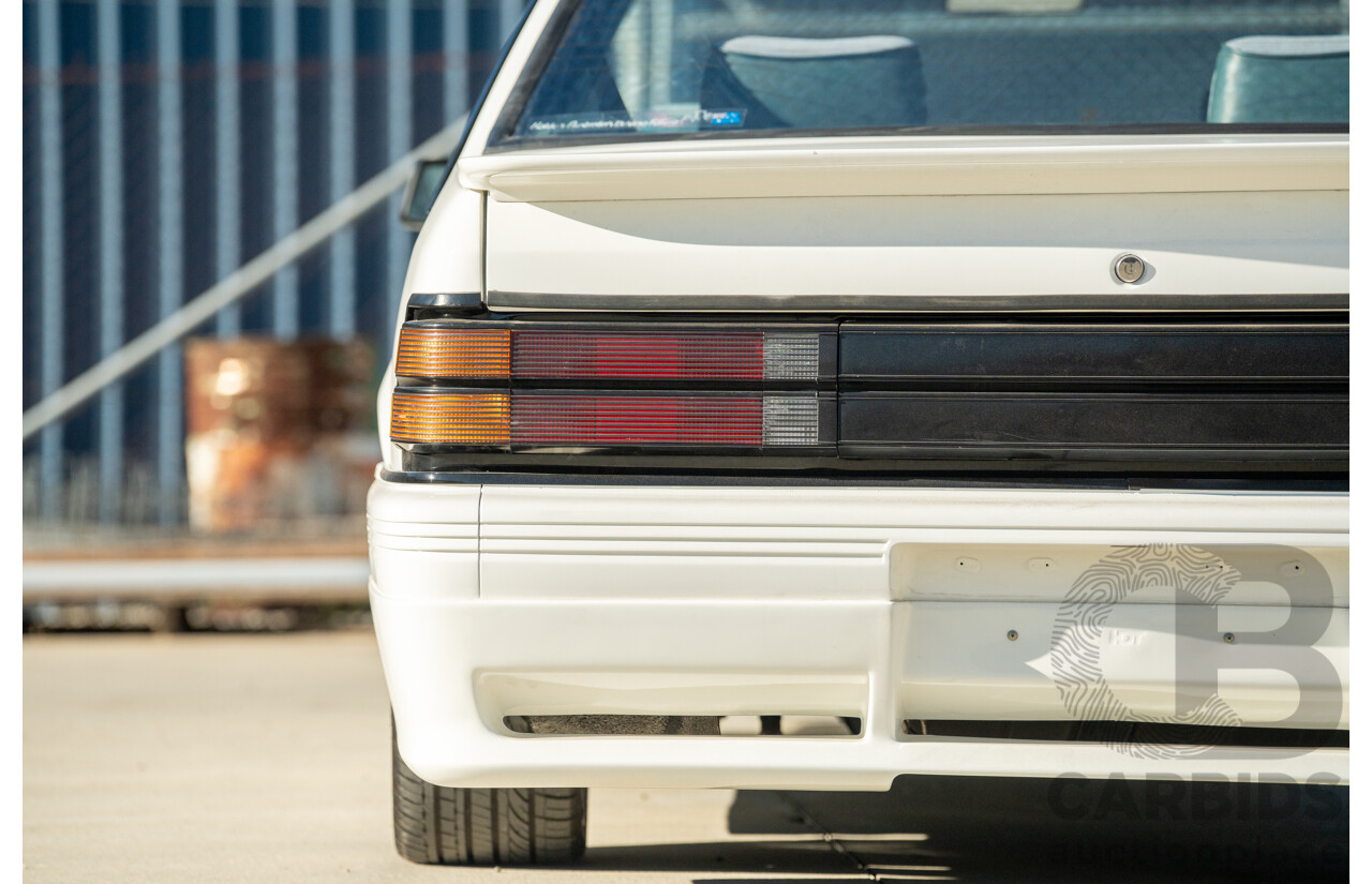 10/1984 Holden VK Commodore SL (134 Package) Groupe 3 Tribute 4d Sedan Alpine White V8 5.0L - Modified