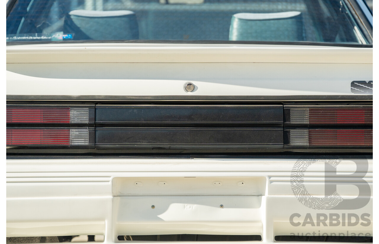 10/1984 Holden VK Commodore SL (134 Package) Groupe 3 Tribute 4d Sedan Alpine White V8 5.0L - Modified