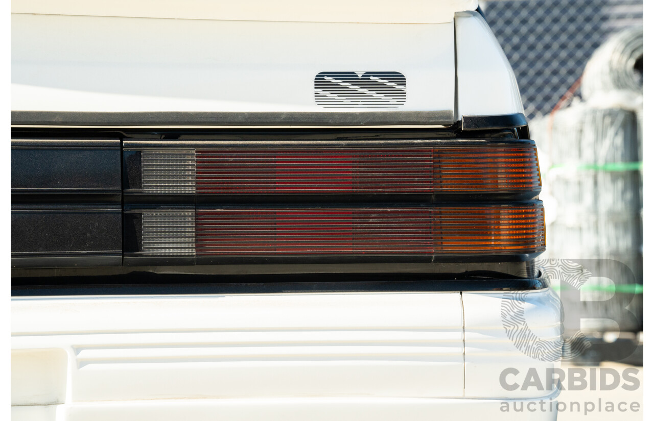 10/1984 Holden VK Commodore SL (134 Package) Groupe 3 Tribute 4d Sedan Alpine White V8 5.0L - Modified