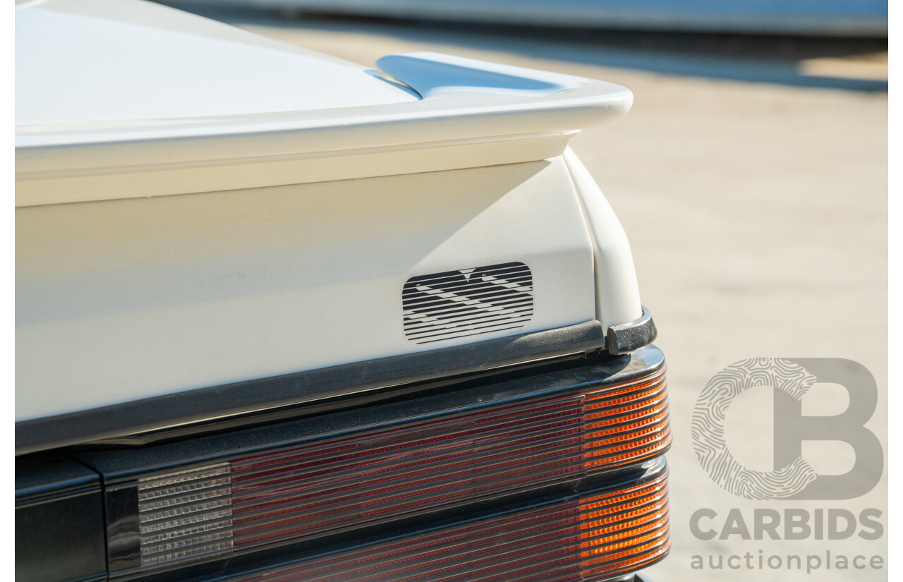 10/1984 Holden VK Commodore SL (134 Package) Groupe 3 Tribute 4d Sedan Alpine White V8 5.0L - Modified