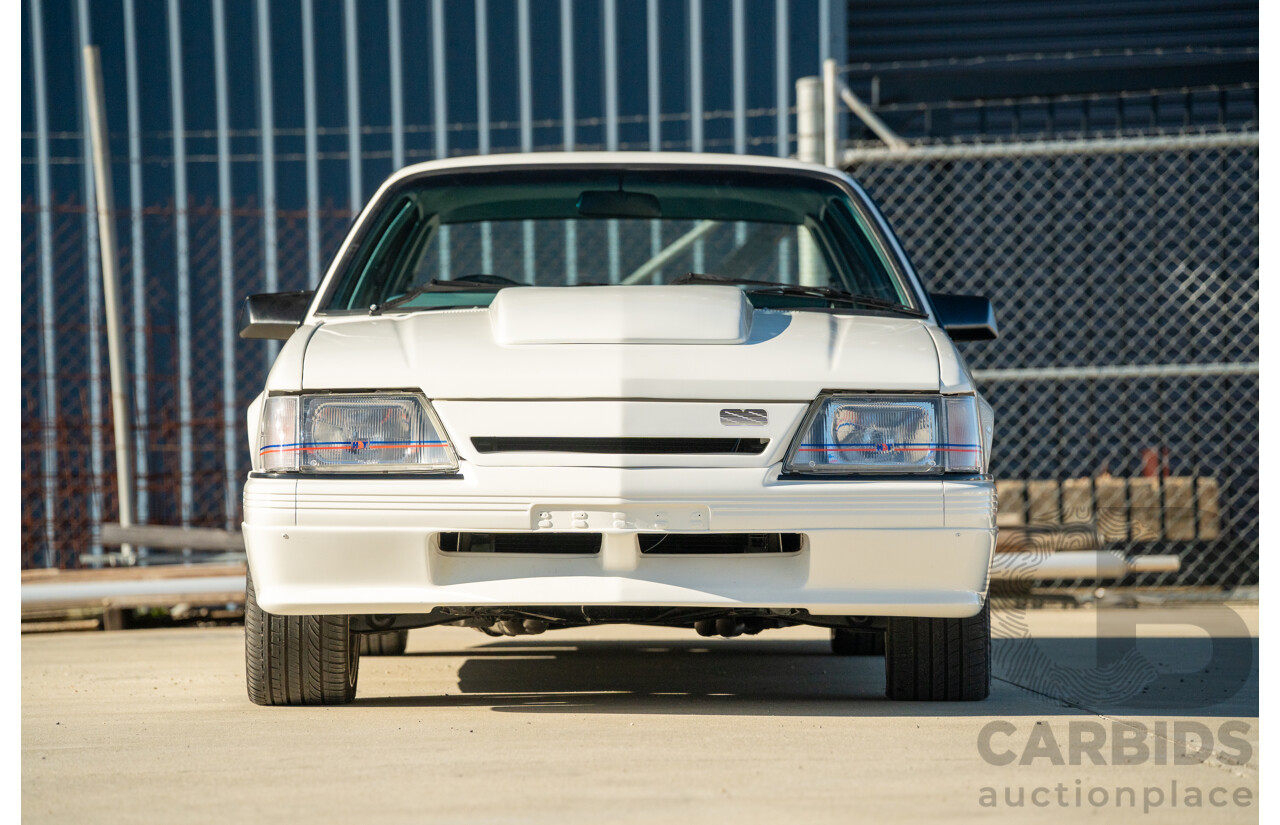 10/1984 Holden VK Commodore SL (134 Package) Groupe 3 Tribute 4d Sedan Alpine White V8 5.0L - Modified