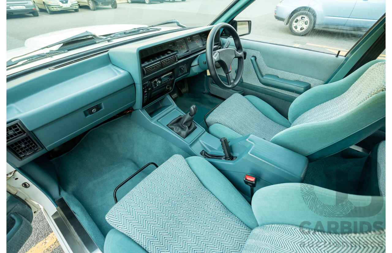 10/1984 Holden VK Commodore SL (134 Package) Groupe 3 Tribute 4d Sedan Alpine White V8 5.0L - Modified