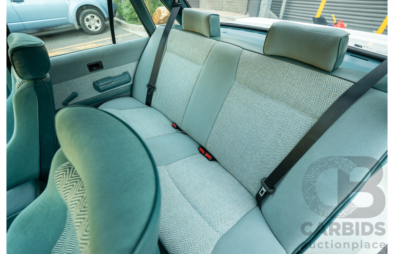 10/1984 Holden VK Commodore SL (134 Package) Groupe 3 Tribute 4d Sedan Alpine White V8 5.0L - Modified