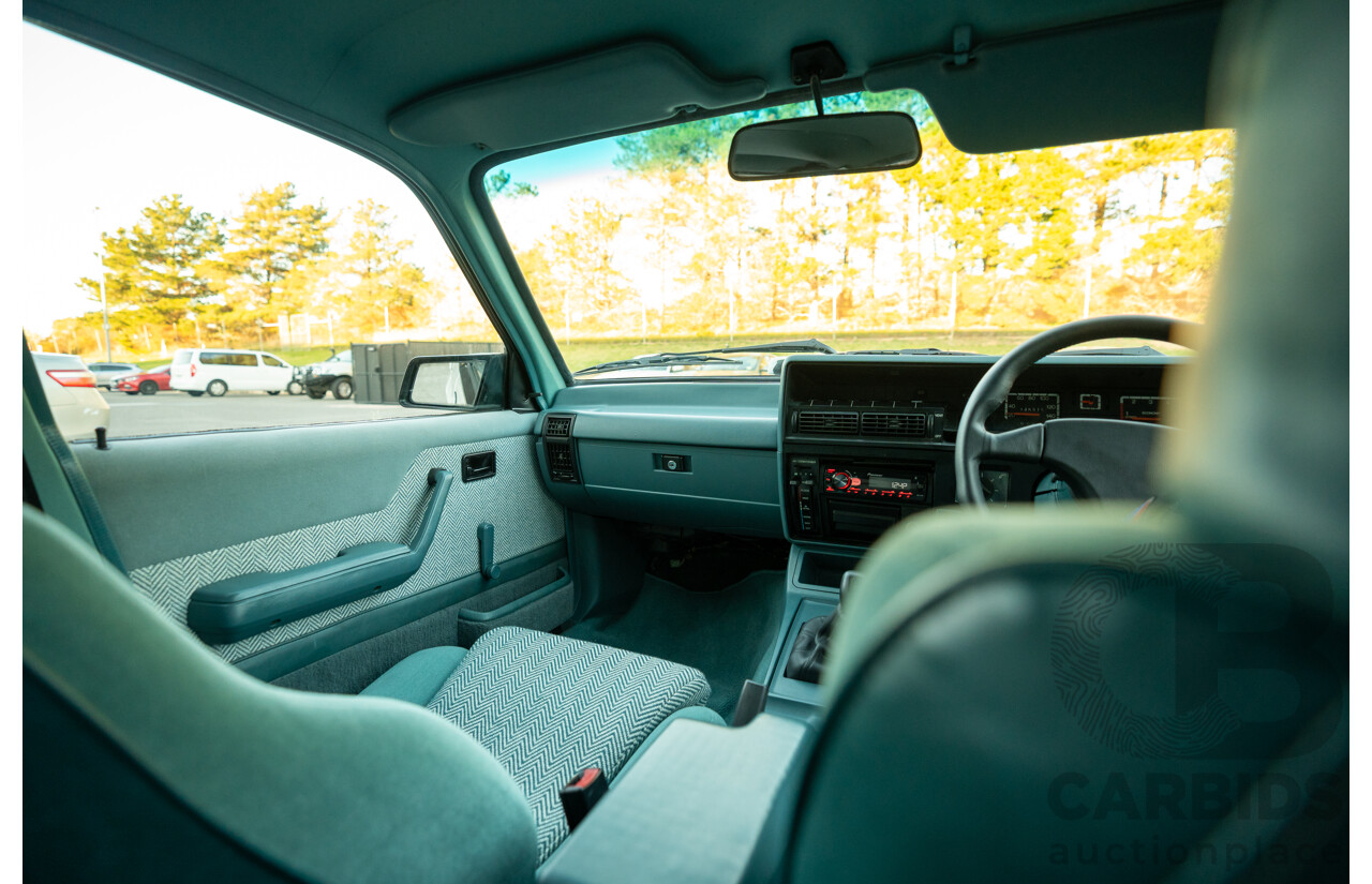10/1984 Holden VK Commodore SL (134 Package) Groupe 3 Tribute 4d Sedan Alpine White V8 5.0L - Modified
