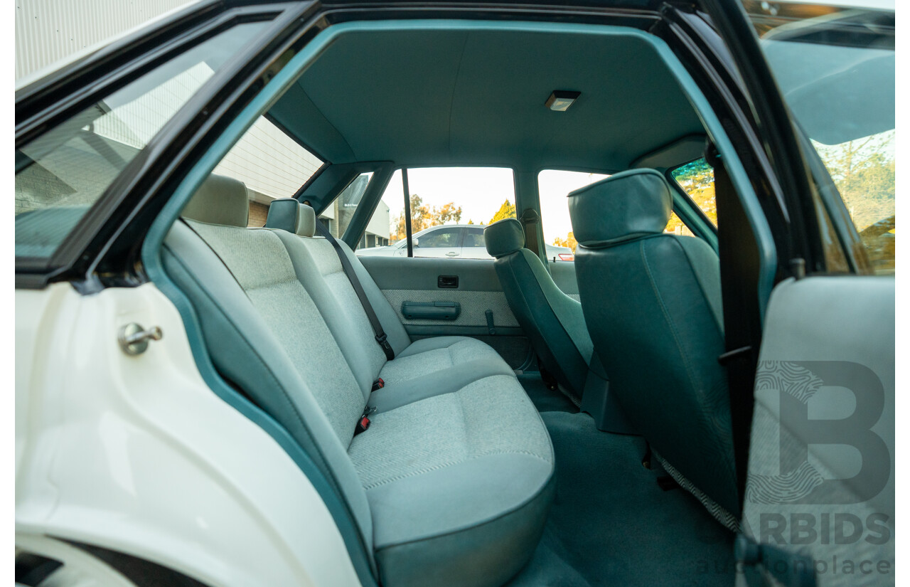 10/1984 Holden VK Commodore SL (134 Package) Groupe 3 Tribute 4d Sedan Alpine White V8 5.0L - Modified