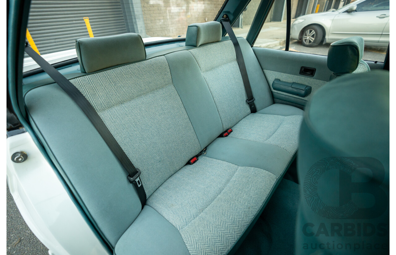 10/1984 Holden VK Commodore SL (134 Package) Groupe 3 Tribute 4d Sedan Alpine White V8 5.0L - Modified