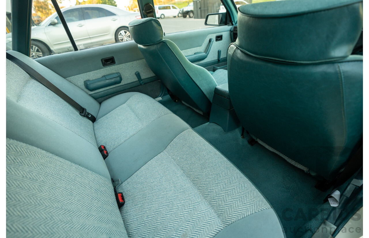 10/1984 Holden VK Commodore SL (134 Package) Groupe 3 Tribute 4d Sedan Alpine White V8 5.0L - Modified