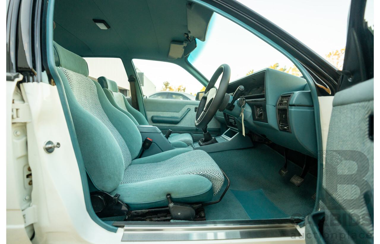 10/1984 Holden VK Commodore SL (134 Package) Groupe 3 Tribute 4d Sedan Alpine White V8 5.0L - Modified