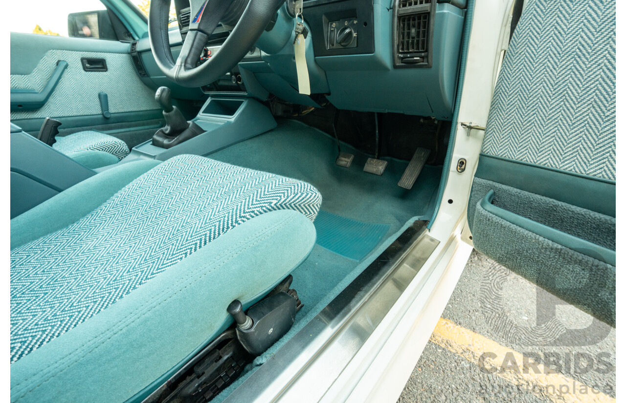 10/1984 Holden VK Commodore SL (134 Package) Groupe 3 Tribute 4d Sedan Alpine White V8 5.0L - Modified