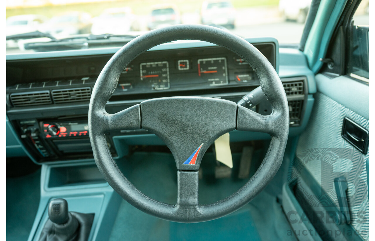 10/1984 Holden VK Commodore SL (134 Package) Groupe 3 Tribute 4d Sedan Alpine White V8 5.0L - Modified