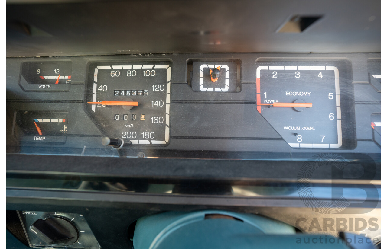 10/1984 Holden VK Commodore SL (134 Package) Groupe 3 Tribute 4d Sedan Alpine White V8 5.0L - Modified