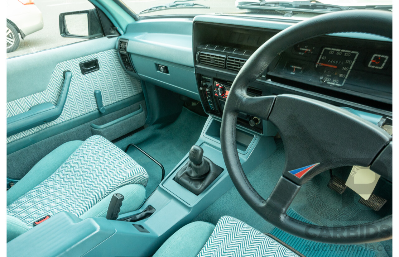 10/1984 Holden VK Commodore SL (134 Package) Groupe 3 Tribute 4d Sedan Alpine White V8 5.0L - Modified