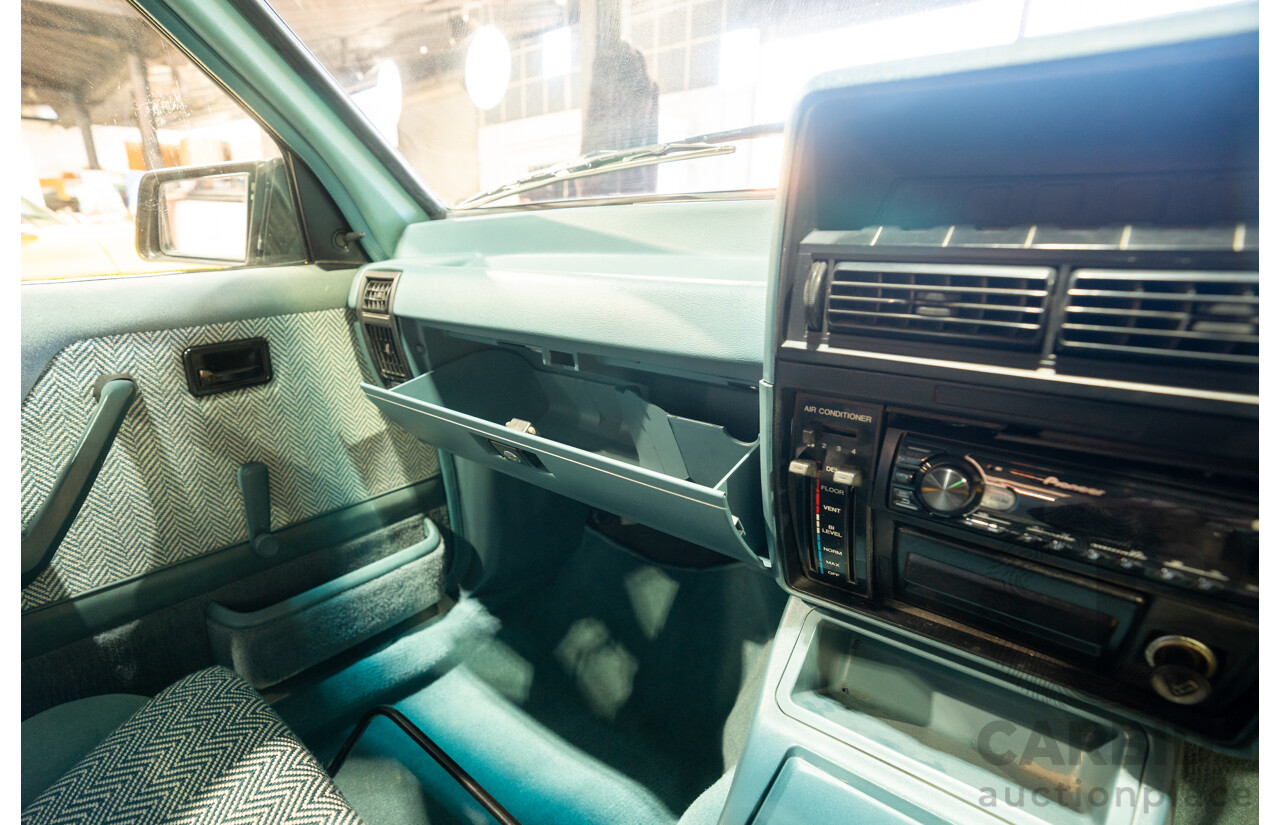 10/1984 Holden VK Commodore SL (134 Package) Groupe 3 Tribute 4d Sedan Alpine White V8 5.0L - Modified