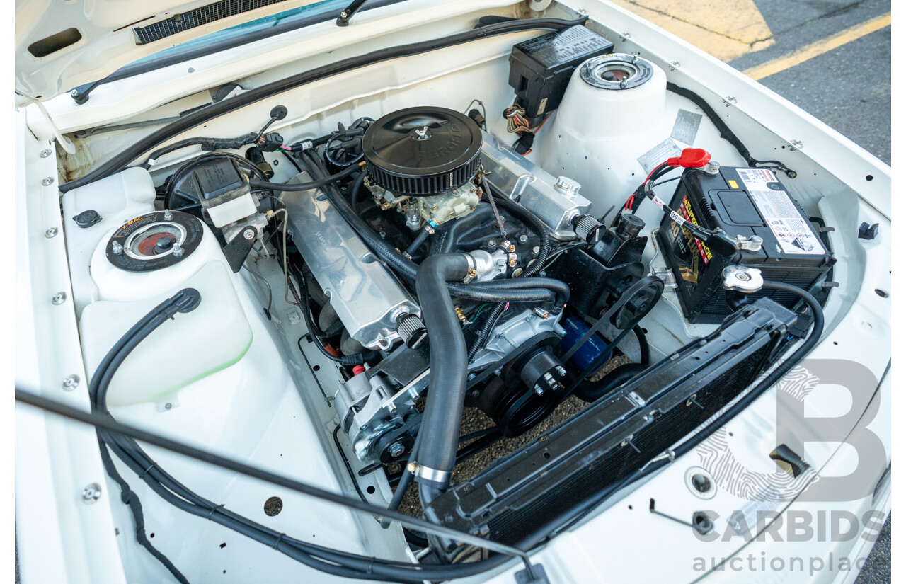 10/1984 Holden VK Commodore SL (134 Package) Groupe 3 Tribute 4d Sedan Alpine White V8 5.0L - Modified