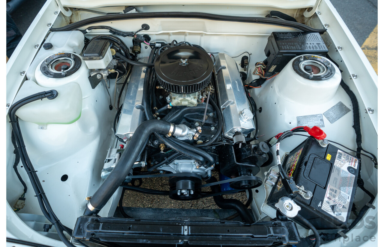 10/1984 Holden VK Commodore SL (134 Package) Groupe 3 Tribute 4d Sedan Alpine White V8 5.0L - Modified