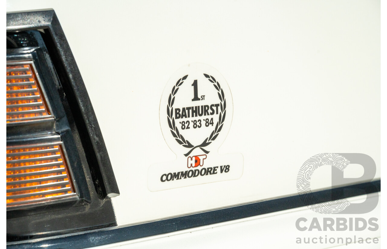 10/1984 Holden VK Commodore SL (134 Package) Groupe 3 Tribute 4d Sedan Alpine White V8 5.0L - Modified