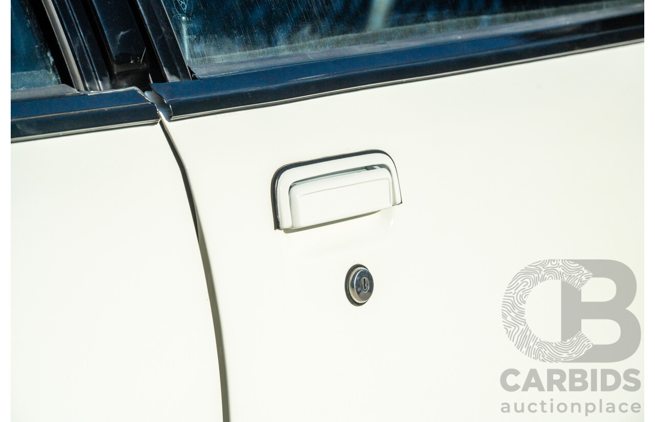 10/1984 Holden VK Commodore SL (134 Package) Groupe 3 Tribute 4d Sedan Alpine White V8 5.0L - Modified
