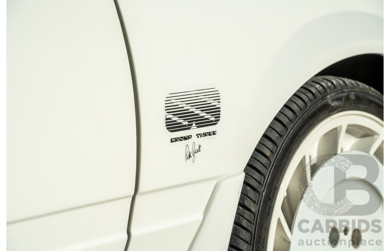 10/1984 Holden VK Commodore SL (134 Package) Groupe 3 Tribute 4d Sedan Alpine White V8 5.0L - Modified