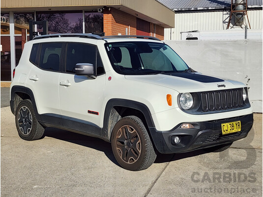 01/2016 Jeep Renegade Trailhawk BU 4d Wagon White 2.4L