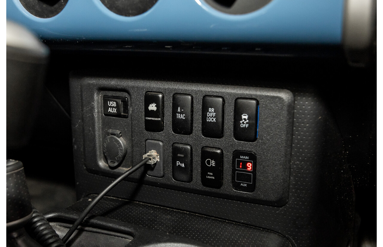 05/2012 Toyota FJ Cruiser 4x4 GSJ15R 4d Wagon Blue 4.0L