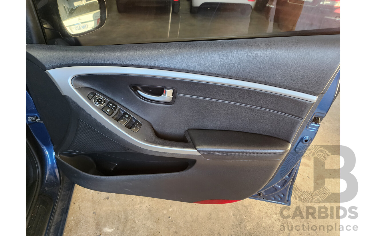 04/2014 Hyundai i30 Trophy GD MY14 5d Hatchback Blue 1.8L