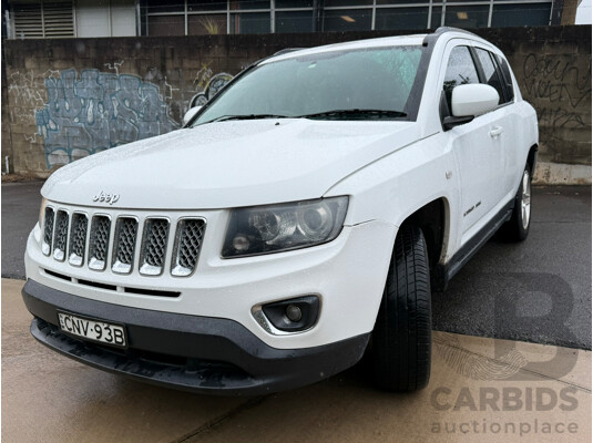 06/2013 Jeep Compass LIMITED (4x4) 4x4 MK MY14 4D Wagon White 2.4L