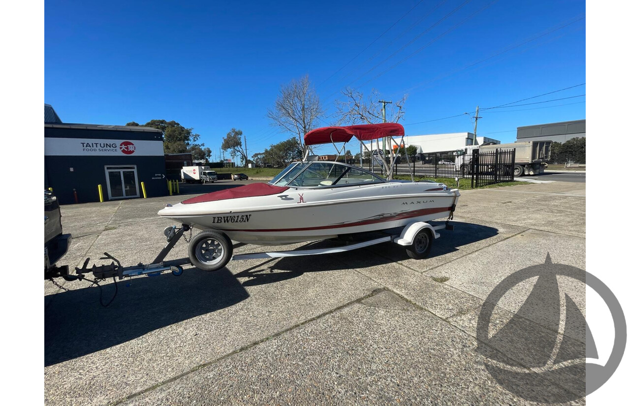 2005 Maxum 800 Bowrider, Mercruiser 3.0L Inboard