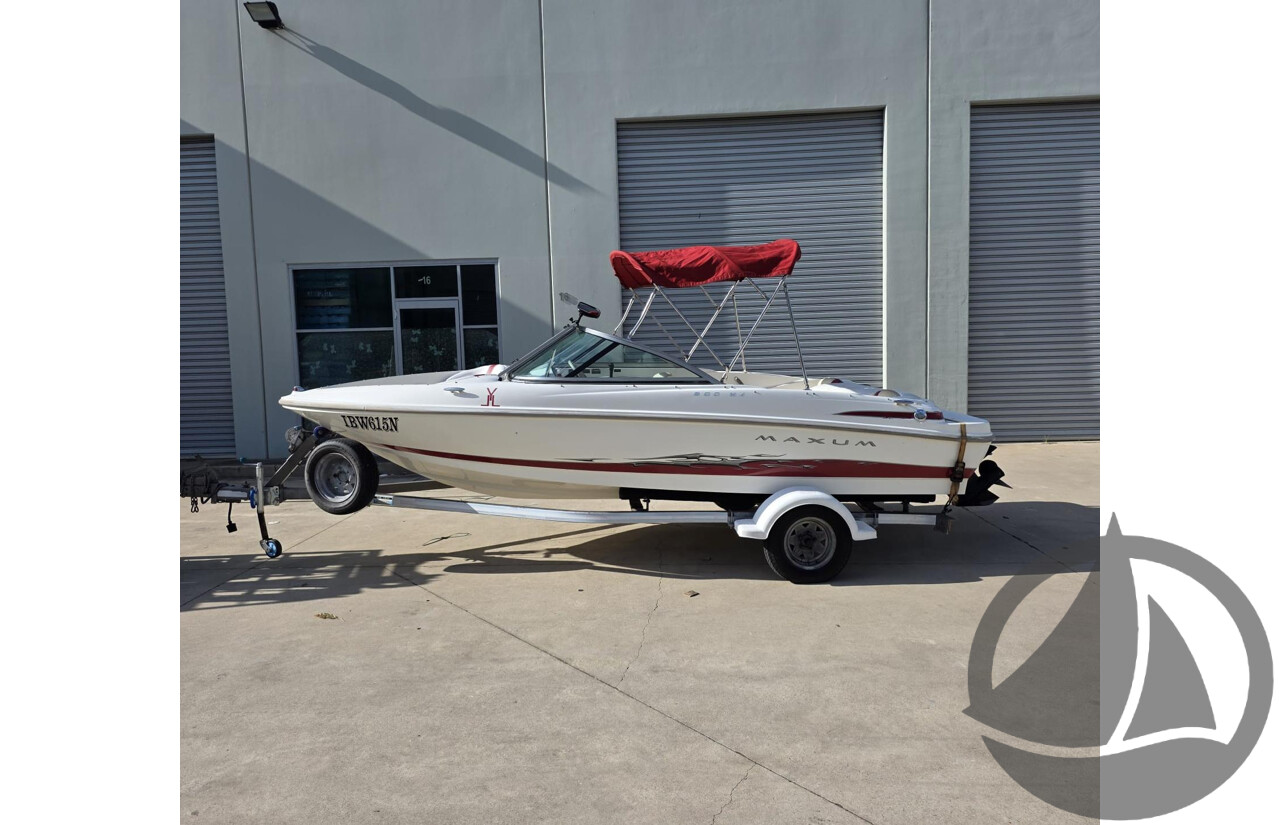 2005 Maxum 800 Bowrider, Mercruiser 3.0L Inboard