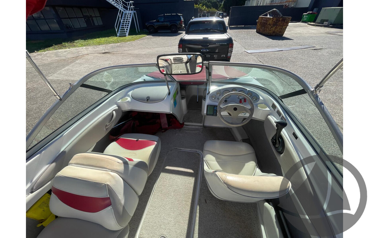2005 Maxum 800 Bowrider, Mercruiser 3.0L Inboard