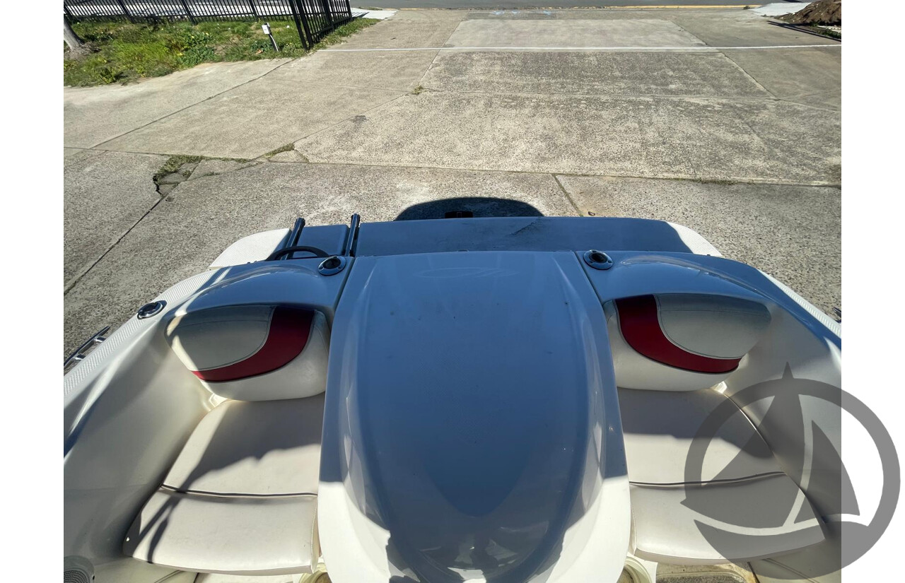 2005 Maxum 800 Bowrider, Mercruiser 3.0L Inboard