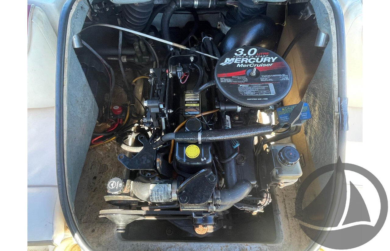 2005 Maxum 800 Bowrider, Mercruiser 3.0L Inboard