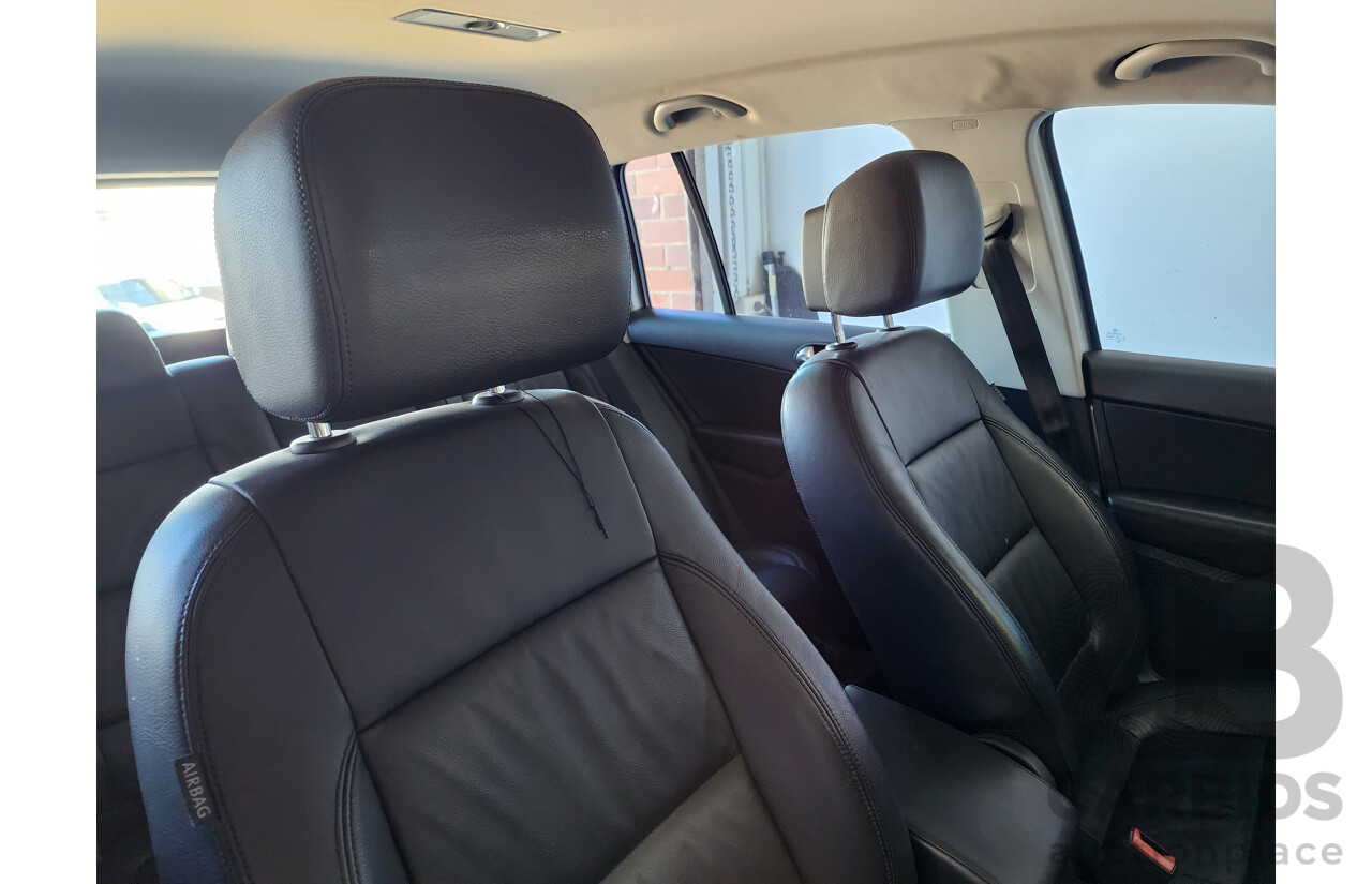 10/2011 Volkswagen Tiguan 125 TSI 5NC MY11 4d Wagon Silver 2.0L