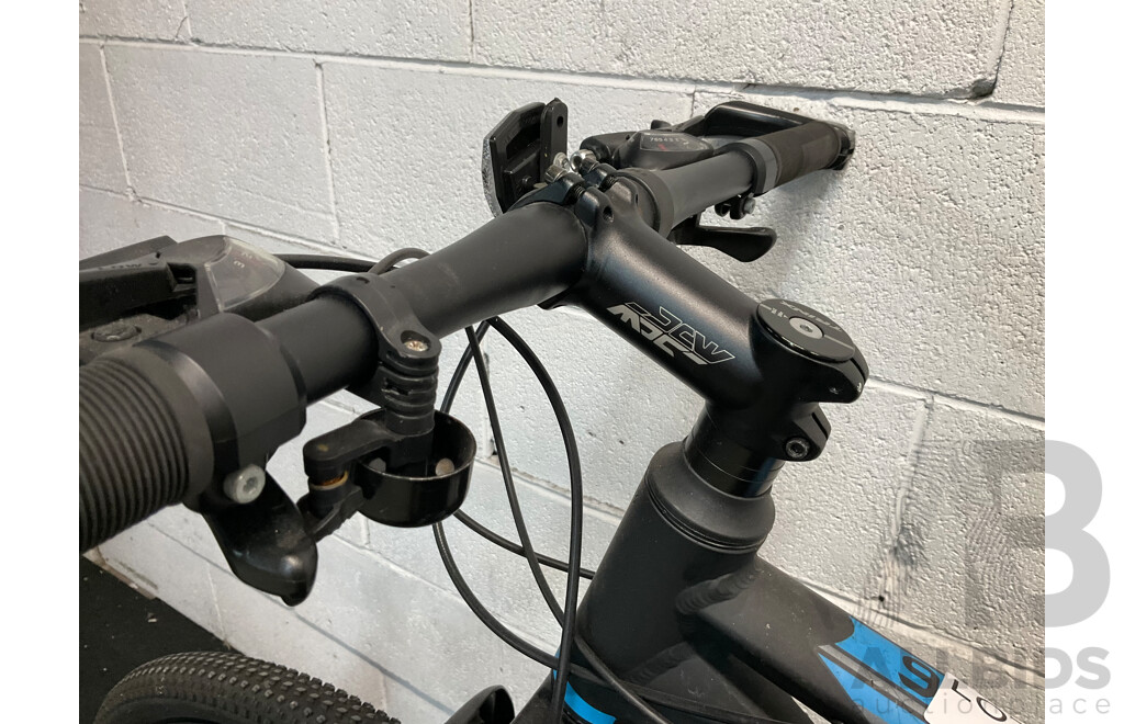 TRINX Mountain Bike