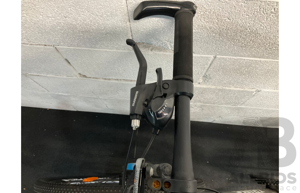 TRINX Mountain Bike