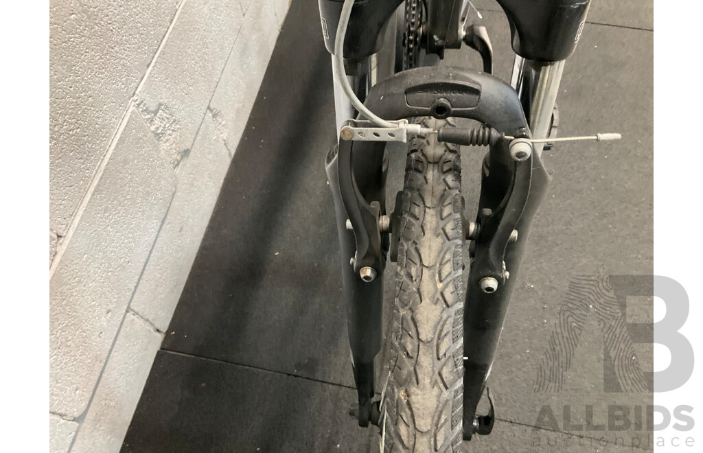 MERIDA CROSSWAY Bike ( with Customized Handlebars )
