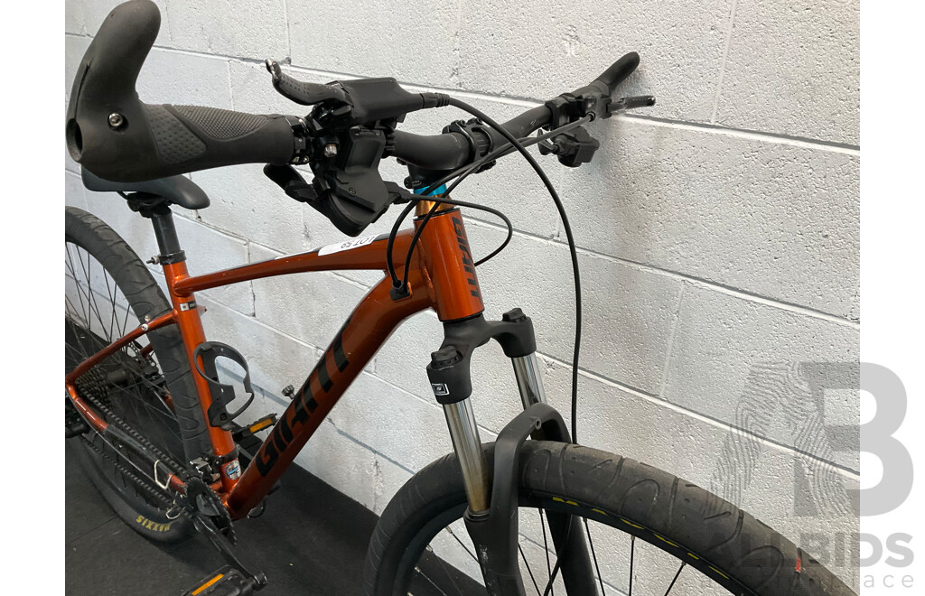 GIANT Talon Mountain Bike