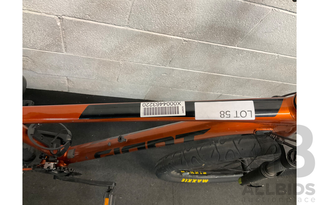 GIANT Talon Mountain Bike